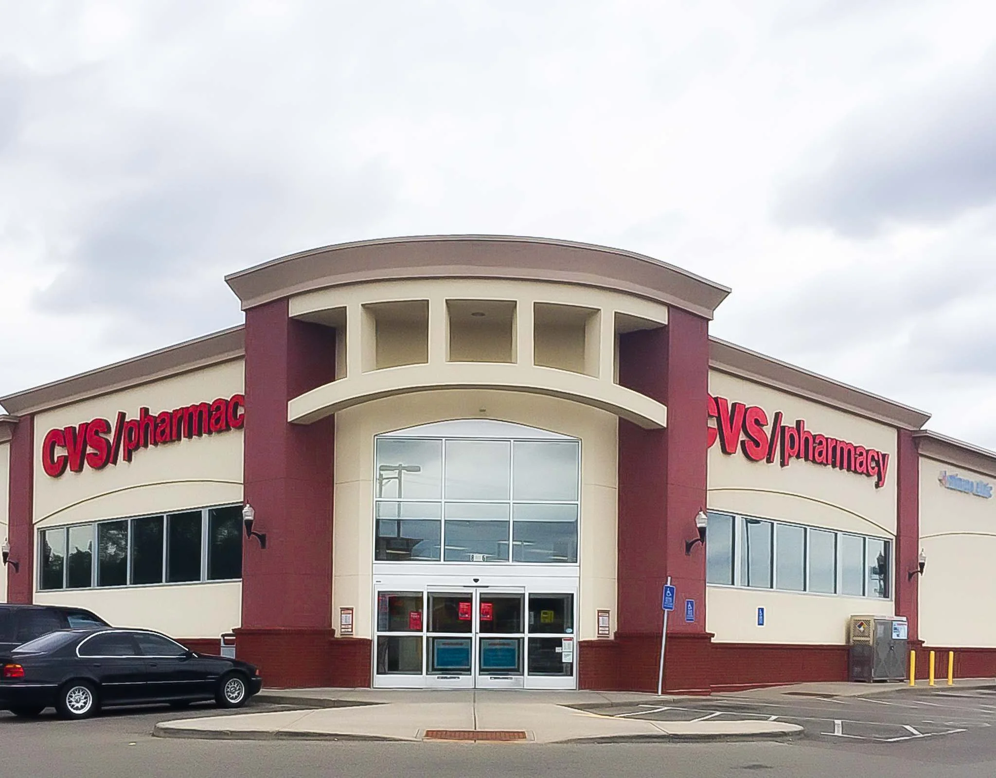 EMILLID BAHAMA Carlvinson CVS FW 3番 Portfolio | CVS Bloomington — The Koll Company